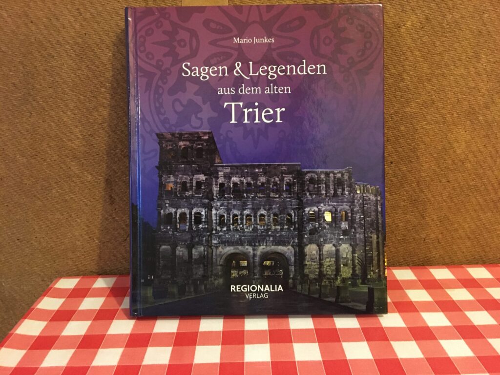 Sagen und Legenden aus dem alten Trier, ein Foto des Buchs auf dem Küchentisch des Autors.