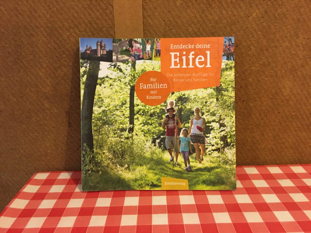 Eifel-Ausflüge für Eltern und Kinder, Entdecke deine Eifel, auf dem Küchentisch des Autors