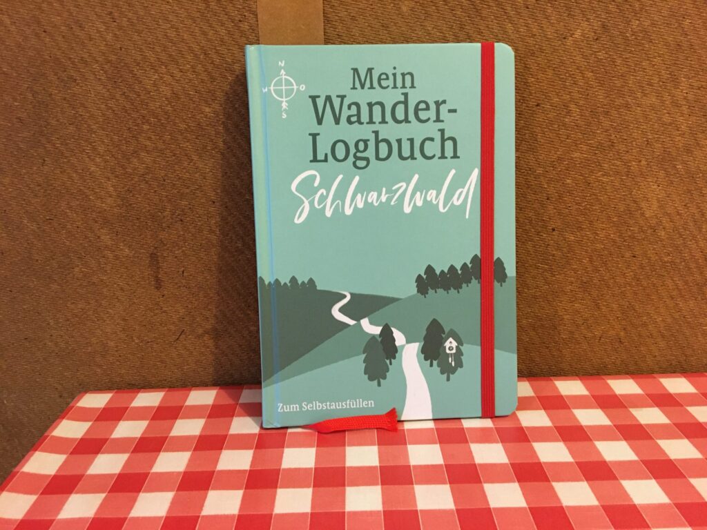 Wander-Logbuch Schwarzwald auf dem Küchentisch des Autors