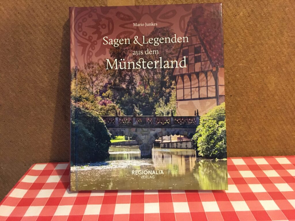 Sagen und Legenden aus dem Münsterland, das Buch, wie es auf dem Küchentisch des Autors steht