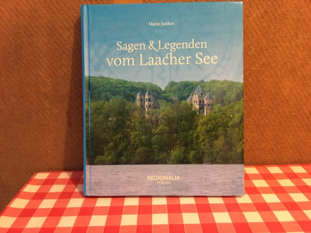 Sagen und Legenden vom Laacher See auf dem Küchentisch des Autors