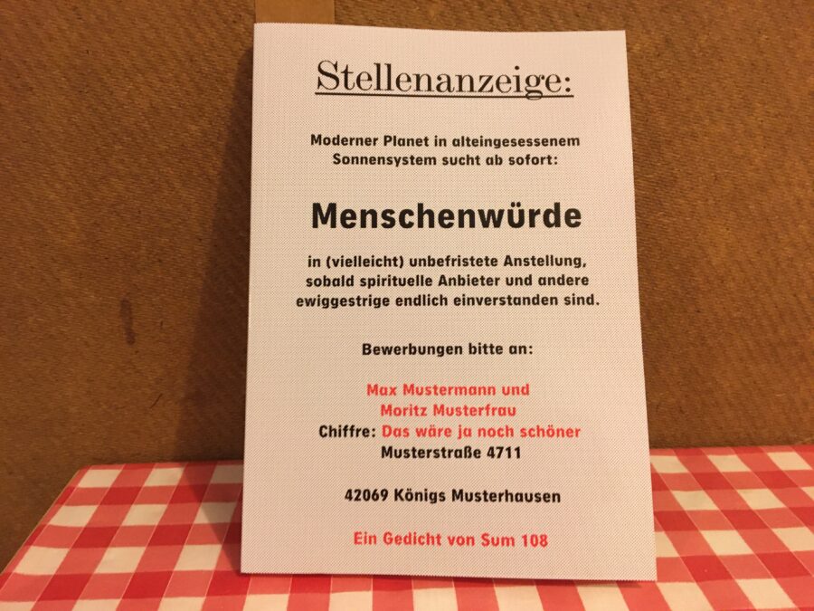 Max Mustermann und Moritz Musterfrau. Bild des Covers auf dem Küchentisch des Autors.
