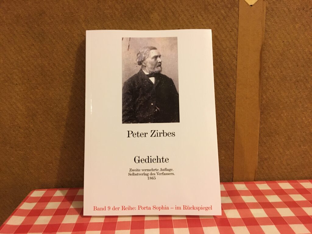 Bid von Peter Zirbes' "Gedichte, zweite vermehrte Auflage" als ungekürzter Nachdruck auf dem Küchentisch es Herausgebers.