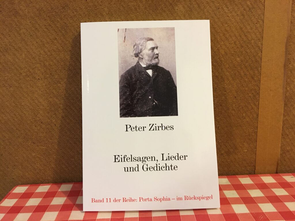 Cover von "Eifelsagen, Lieder und Gedichte", fotografiert auf dem Küchentisch des Herausgebers.